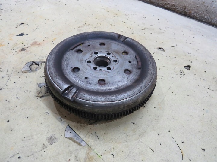 фото №2, Сцепление колесо двухмассовый двухмассовый маховик passat b8 2.0 tdi 04l141015e