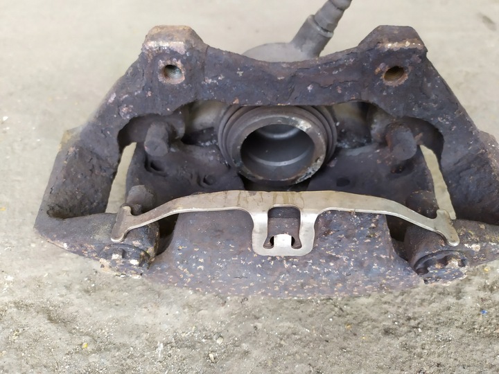 фото №6, Mercedes e w212 супорт скоба правий перед