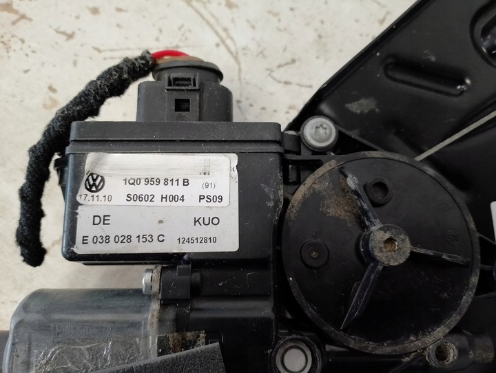 фото №9, Скло механізм підйомник вікна правий зад vw eos 1