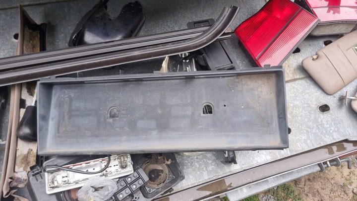 фото №1, Накладка кришки багажника зад bmw 8 e31 840 850