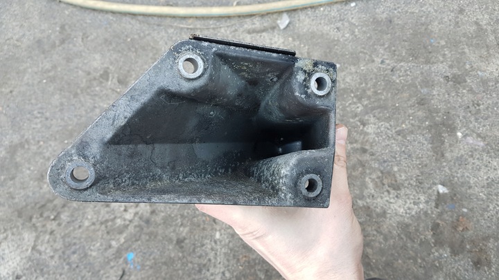 фото №9, Bmw e39 3.d xd лапи двигуна кронштейн