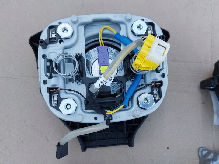 фото №5, Vw touran i рестайлинг подушка безопасности подушка ремни 1k0880201bt 1t0880204e 1t1857705b