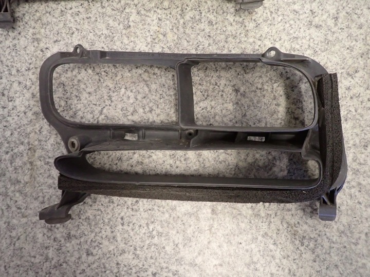 фото №5, Avensis t25 02-05 решётка передняя левая lub правая