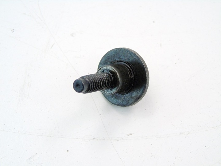 фото №4, Винт крышки клапанов 2.3 vr5 v5 passat b5 golf 4 bora i toledo 2