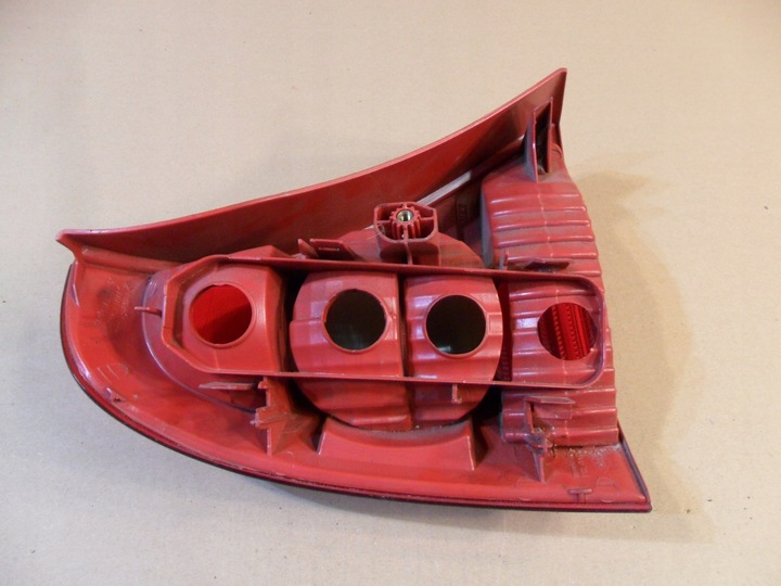 фото №15, Renault clio ii лампа права зад 8200071414