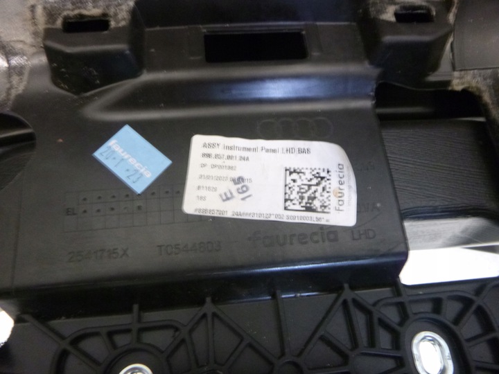 фото №8, Audi q4 e-tron панель rodzielcza капот чорна нова