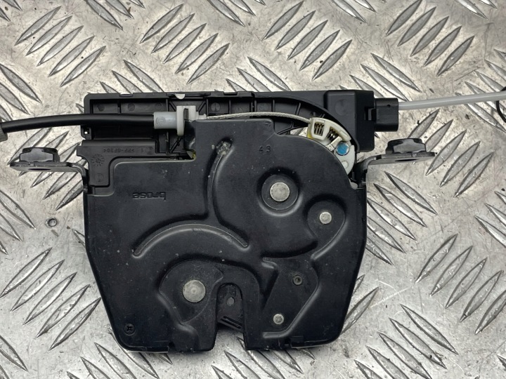 фото №11, Bmw f07 доводчик замок кришки кришки багажника 7211168 7269543