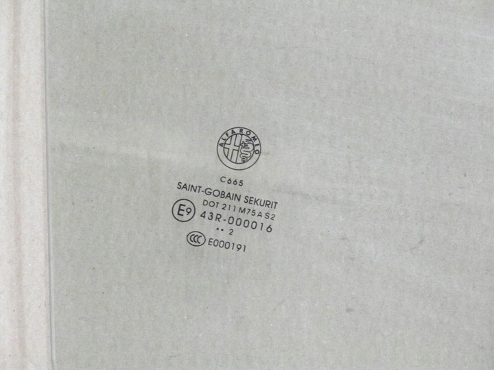 фото №4, Скло двері праві зад alfa romeo giulietta 2012