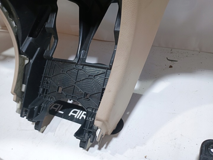 фото №7, Mercedes w205 w 205 передний рестайлинг beż dół панель консоль подушка безопасности ремни оригинал