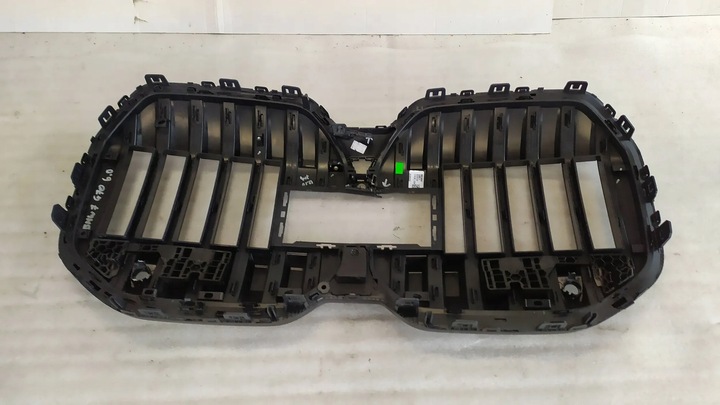 фото №13, Bmw 7 g70 2022 з спереду решітка радіатор