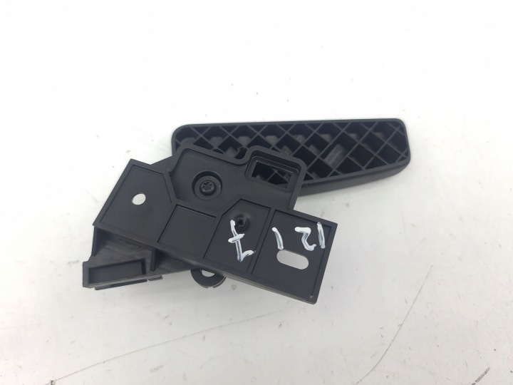 фото №6, Oem номер vag 6r1823633 кронштейн ручки відкривання кришки двигуна seat leon 13-