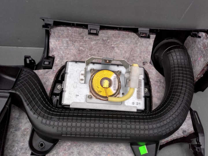 фото №8, Citroen c1 2009- торпедо консоль капот подушка  55870-0h010 =