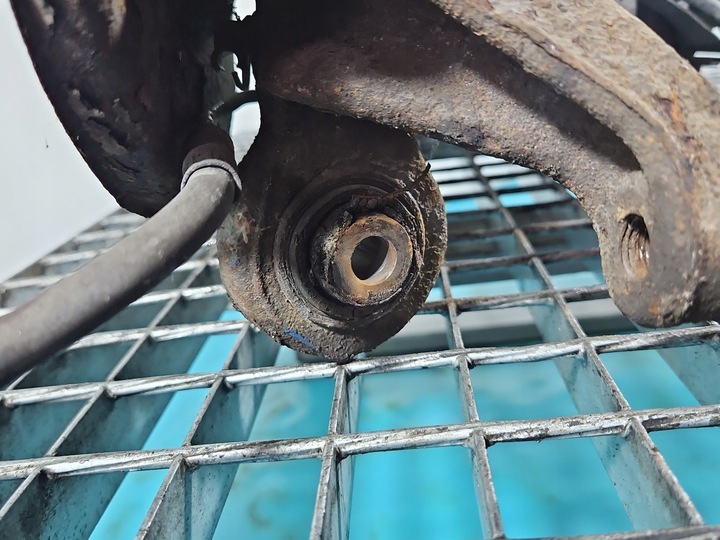 фото №10, Ступиця колеса зад ліва поворотна опора підшипник 4x4 vw golf iv 1.9 tdi