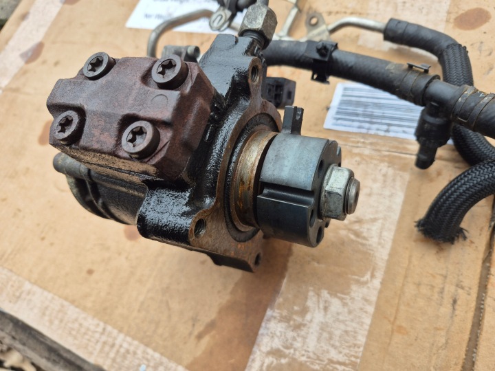 фото №5, Vw audi skoda 1.6tdi насос топливная рейка / 03l130755e
