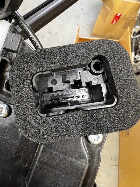 фото №10, Замок двері тягa ручка перед переднє праві праві 5 pin skoda scala