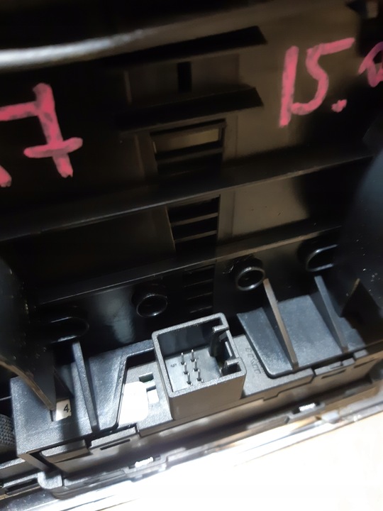 фото №6, Audi q7 4l середня решітка повітропровід 4l0820951