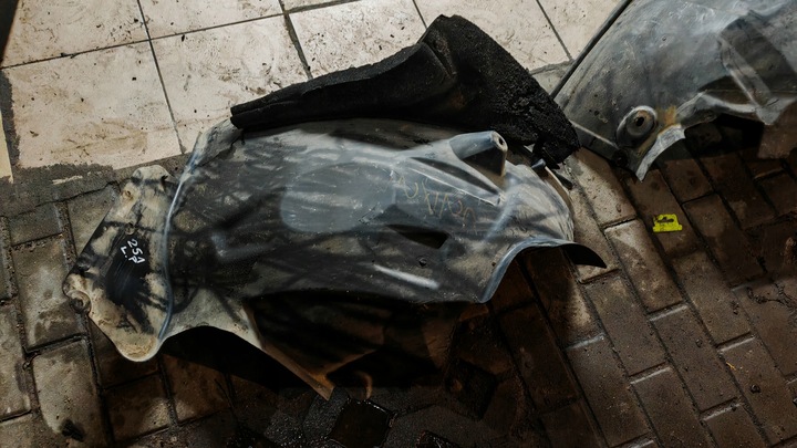 фото №7, Підкрилок комплектні лівий перед mercededs w251 r клас a2518840922 a2518840522