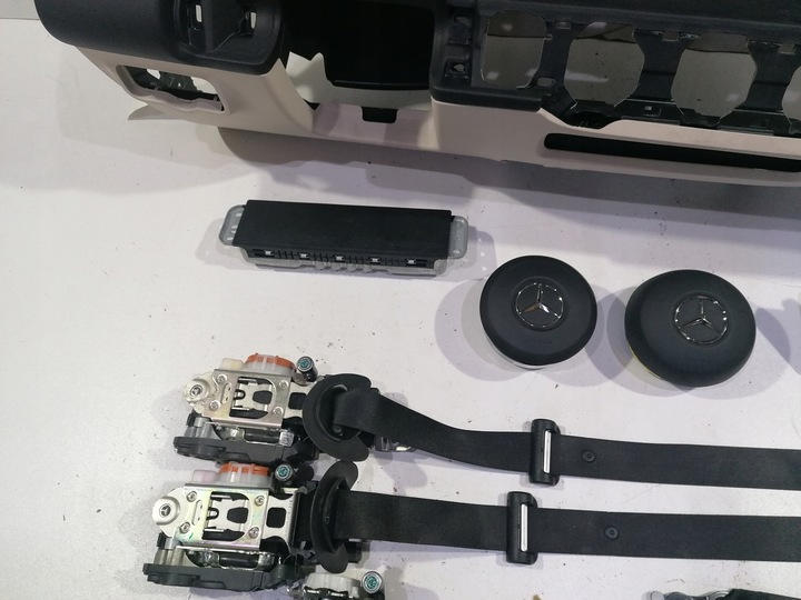 фото №6, Mercedes glb x247 панель консоль подушка безопасности ремни