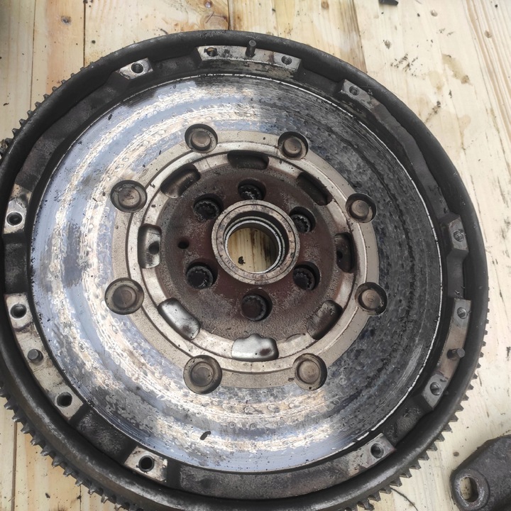 фото №13, Сцепление колесо прижим 1.8t golf iv bora octavia i leon i a3 8l 038141025p