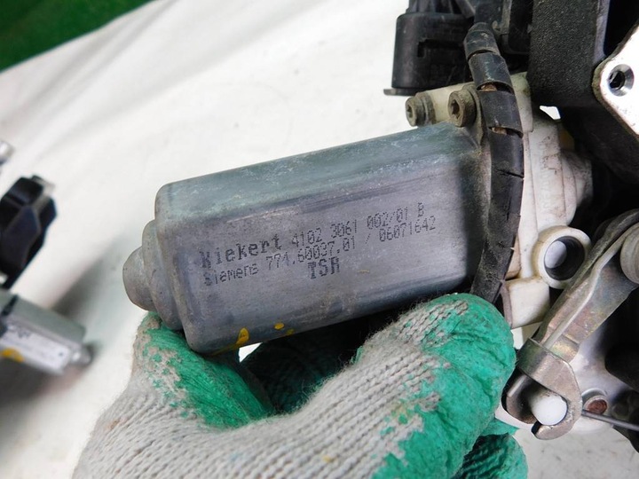 фото №9, Bmw e65 4.4 n62b44 02r замок двері перед праві