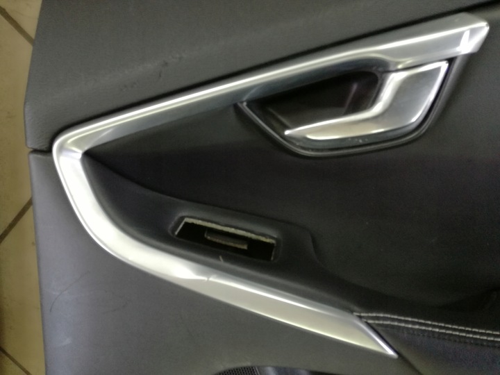 фото №12, Volvo v40 ii 2012 - 2019 рік сидіння диван обшивки підлокітник r-design