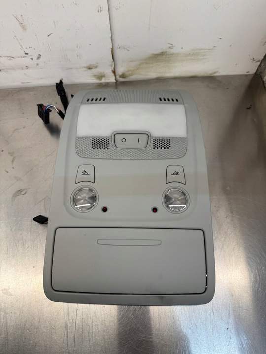 фото №1, Лампа стеля audi a4 b8 8k0951177 - wawa