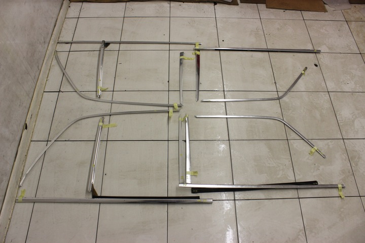 фото №6, Планка скло двері комплект хром w123 sedan