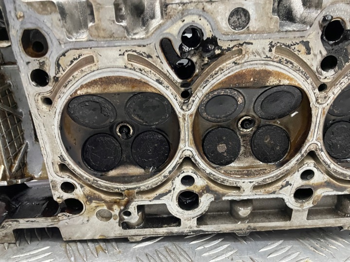 фото №7, Головка двигателя левая 06e103373d audi a6 c6 2.4b 04-11