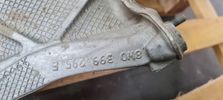 фото №6, A4 b9 8w рестайлінг лапи кронштейн кріплення санки ліві лівий перед 8w0399295e a5