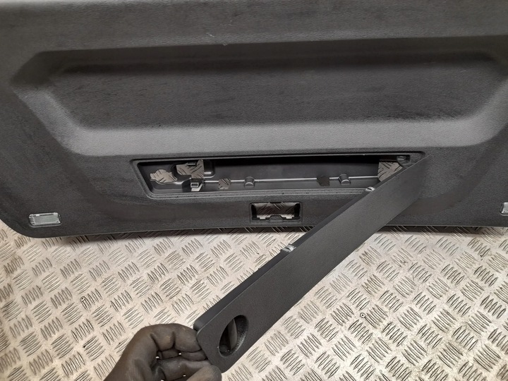 фото №9, Audi q8 4m8861325 задній обшивки багажника