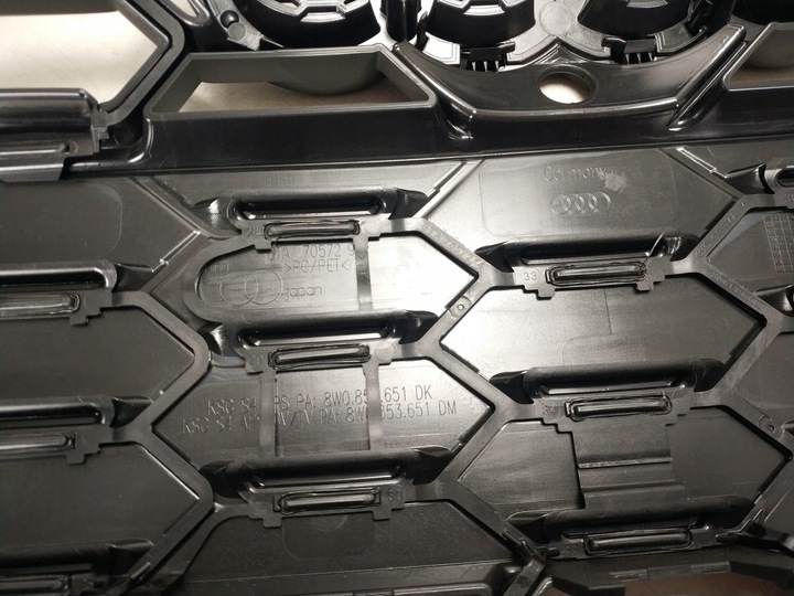 фото №6, Audi s4 a4 b9 рестайлинг 8w решётка радиатора чёрный решётка двигателя эмблема 8w0853651