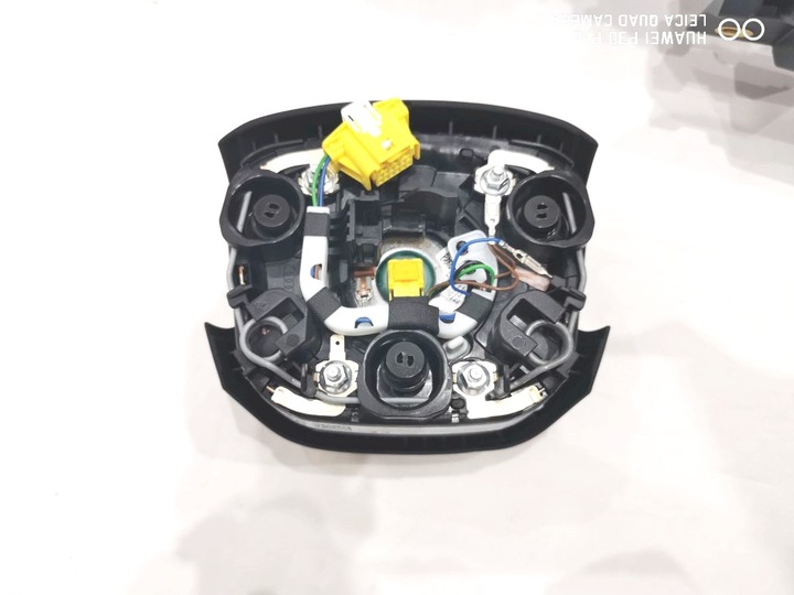 фото №10, Audi q2 консоль 2 x air bag чёрно серый панель раздаточная подушка безопасности подушки