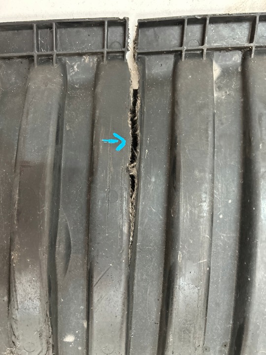 фото №8, Защита pod бампер перед a2135200200 mercedes e класс w213 слегка pęknięta