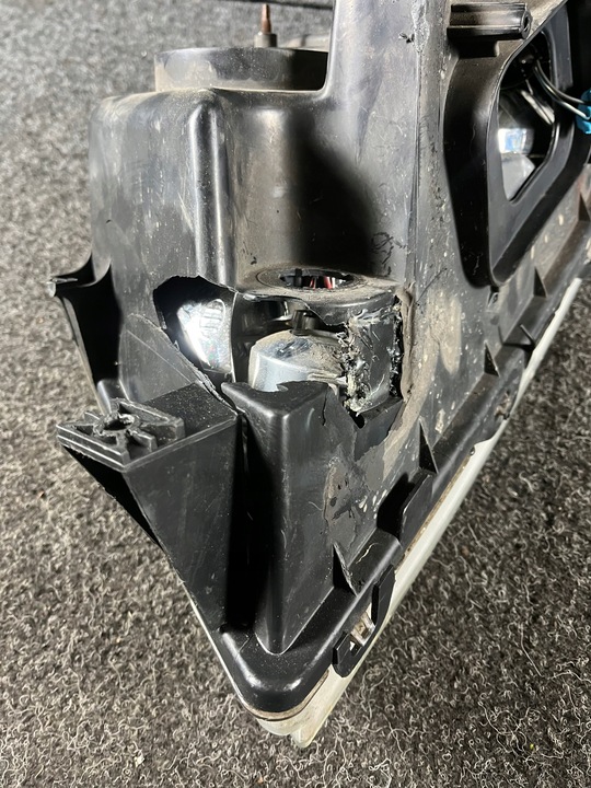 фото №7, Лампа права передня lincoln navigator ii пошкоджена