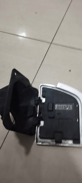 фото №2, Renault оригинальный номер 781200017r крышка заливка топлива серебряная левая