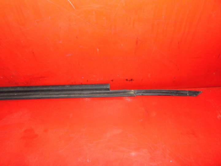 фото №9, Audi a5 8f cabrio планка накладка двері права