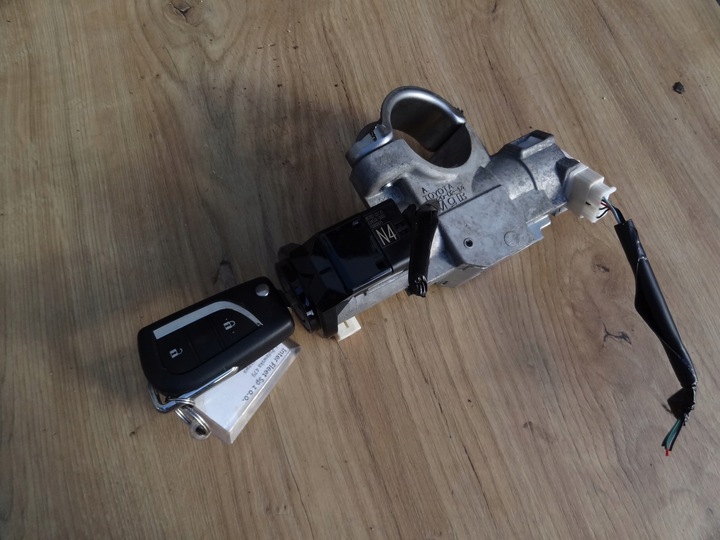 фото №1, Toyota yaris iv 2022 1,5 b замок запалювання ключ pilot оригінал