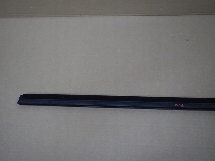 фото №7, Планка накладка дверь уплотнитель стекла правые перед 2008 ii gt-line 9825968380