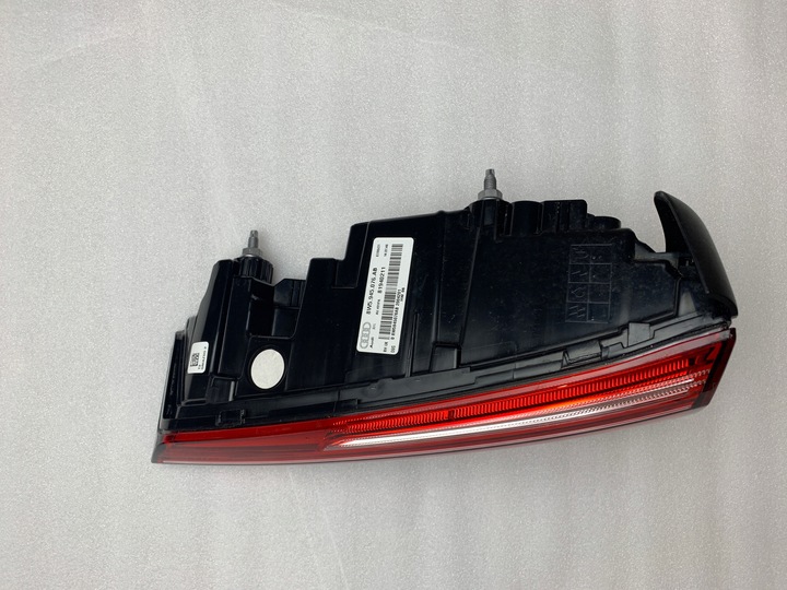 фото №11, Audi a4 8w 2021 рестайлинг лампы led зад комплект uk 8w5945069aa 8w5945070aa 32 km