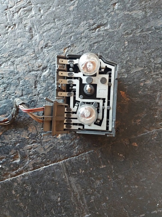 фото №10, Вкладка лампы задней левый audi 80 b4 sedan thk81