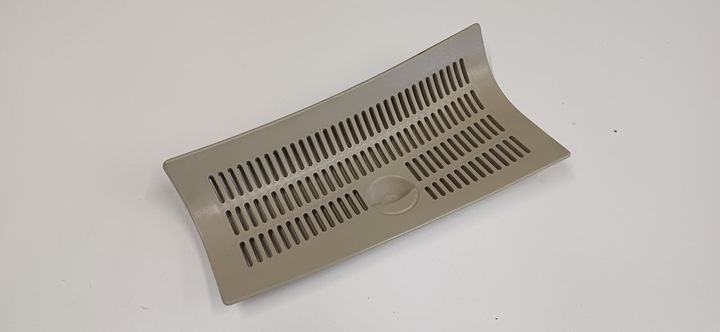 фото №1, Audi a2 99-05 захист лампи ліва зад лівий бежева 8z0863989