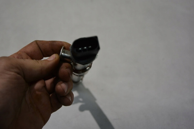 фото №1, Датчик давления планки впрыскивающая 06j906051f