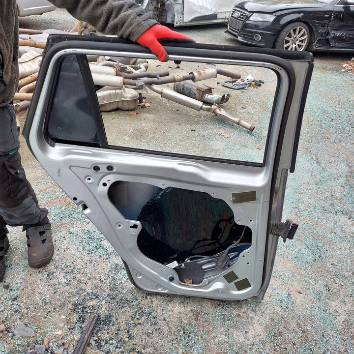 фото №8, Volkswagen vw golf v 5 универсал дверь левая задние серебристый