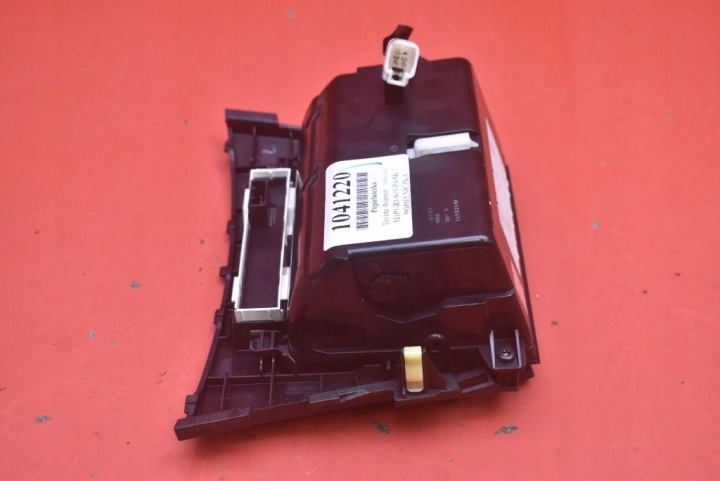 фото №6, Пепельница 58804-05110 toyota avensis t27 09-11