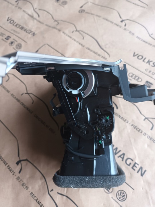 фото №14, Решётка воздуховод левая audi a6 c7 4g рестайлинг 4g1820901e хром идеальная 28km