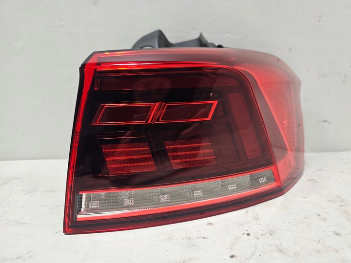 фото №1, Лампа правая зад задняя vw passat b8 рестайлинг универсал led