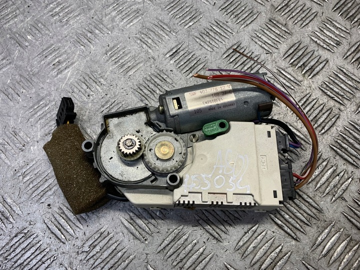 фото №1, Audi a8 d2 двигунчик люк 403776