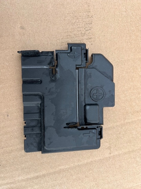 фото №1, Защита крышка клеммы plus 6r0915429a vw seat skoda