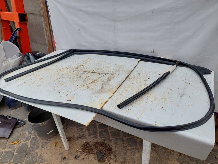 фото №3, Jeep grand cherokee wk2 10-20 прокладка стёкла дверь левый зад rzgów łódź