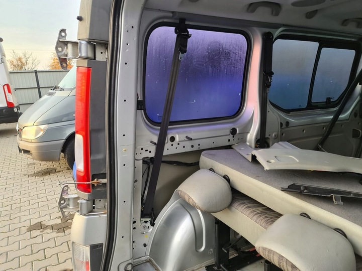 фото №3, Гвинт штифт задньої полиці trafic vivaro master